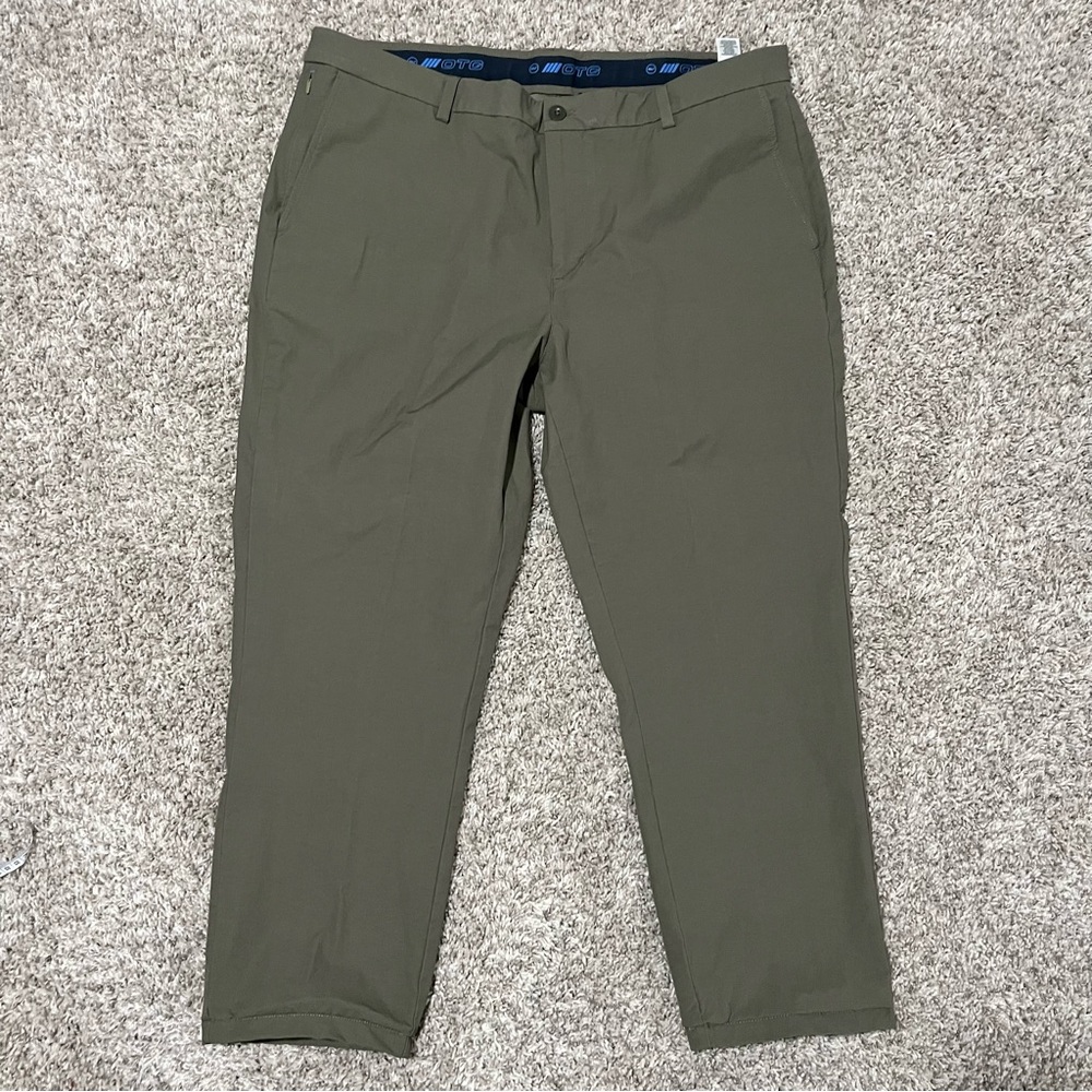 Vineyard vines on the go pants olive color size 40 x 27